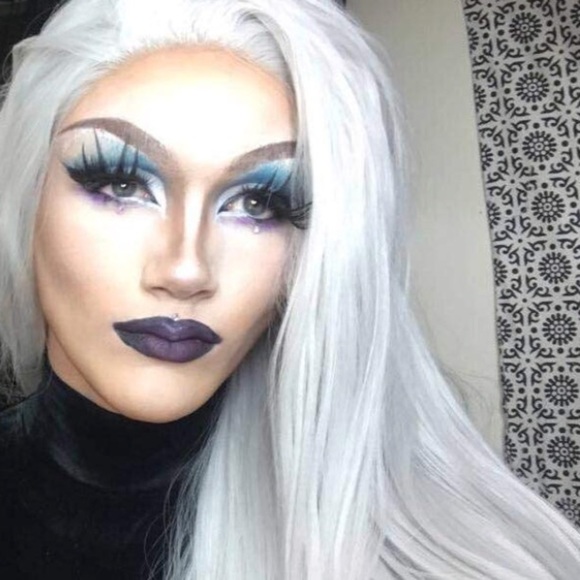 ?Storm SILVER GREY 26” CURLY LACE FRONT WIG ?NWT main image 4
